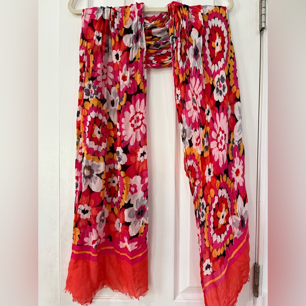 Vera Bradley Soft Fringe Scarf in Pixie Blooms